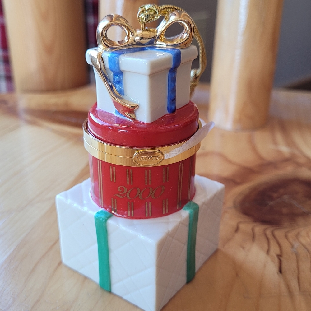 Lenox China Stacked Presents Ornament Trinket box